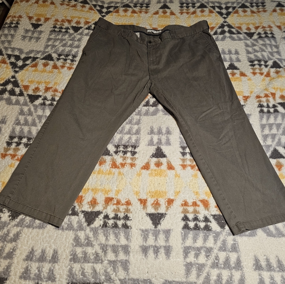 Amazon Essentials Relaxed Chino Pants Lightweight  Big & Tall Olive 44Wx28L - Picture 4 of 6